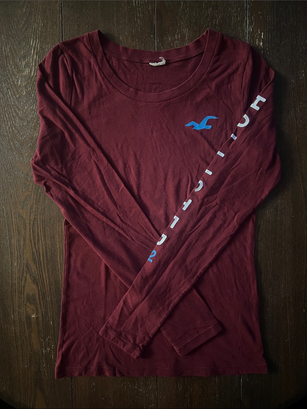 Hollister tee